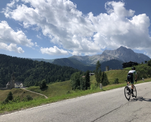 Chiesa Sal Lorenzo Sauris di Sopra - il Bivera sullo sfondo