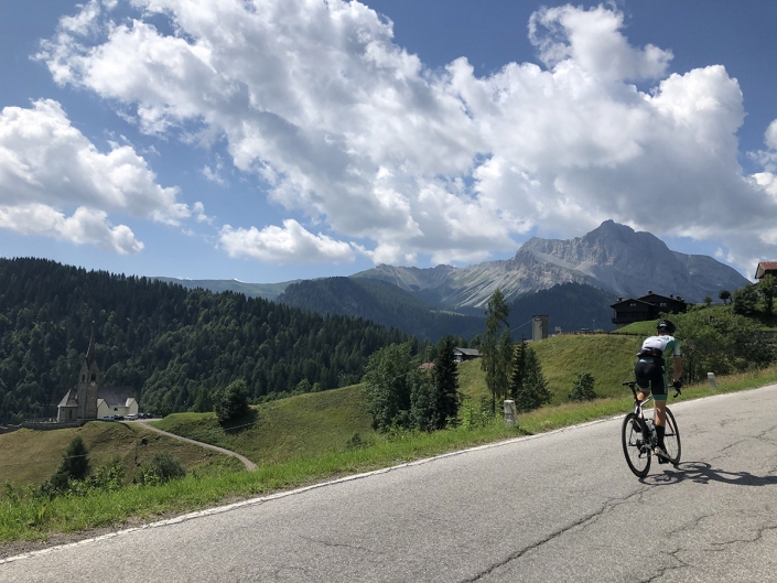 Chiesa Sal Lorenzo Sauris di Sopra - il Bivera sullo sfondo