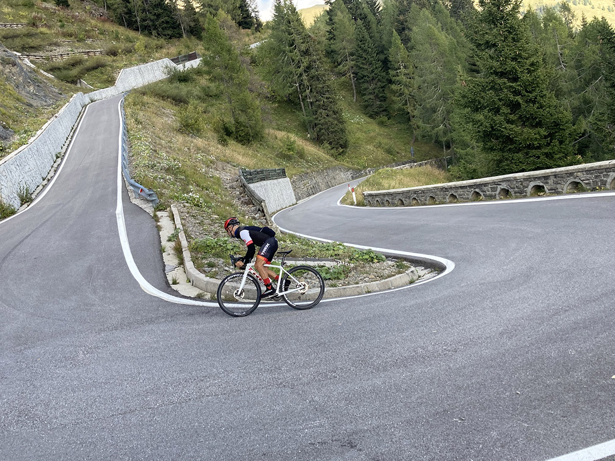 Inizio del tratto ripido: tornanti direzione Sella Valcalda