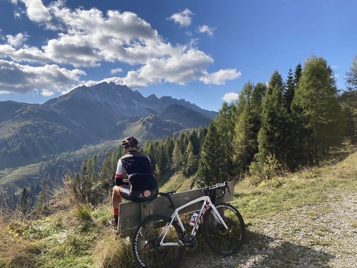 Panchina al termine della salita: vista panoramica